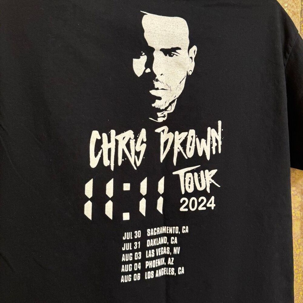 Chris Brown 11:11 Tour 2024 Fan T-Shirt West Coast Neon Green Black Med - Picture 5 of 5